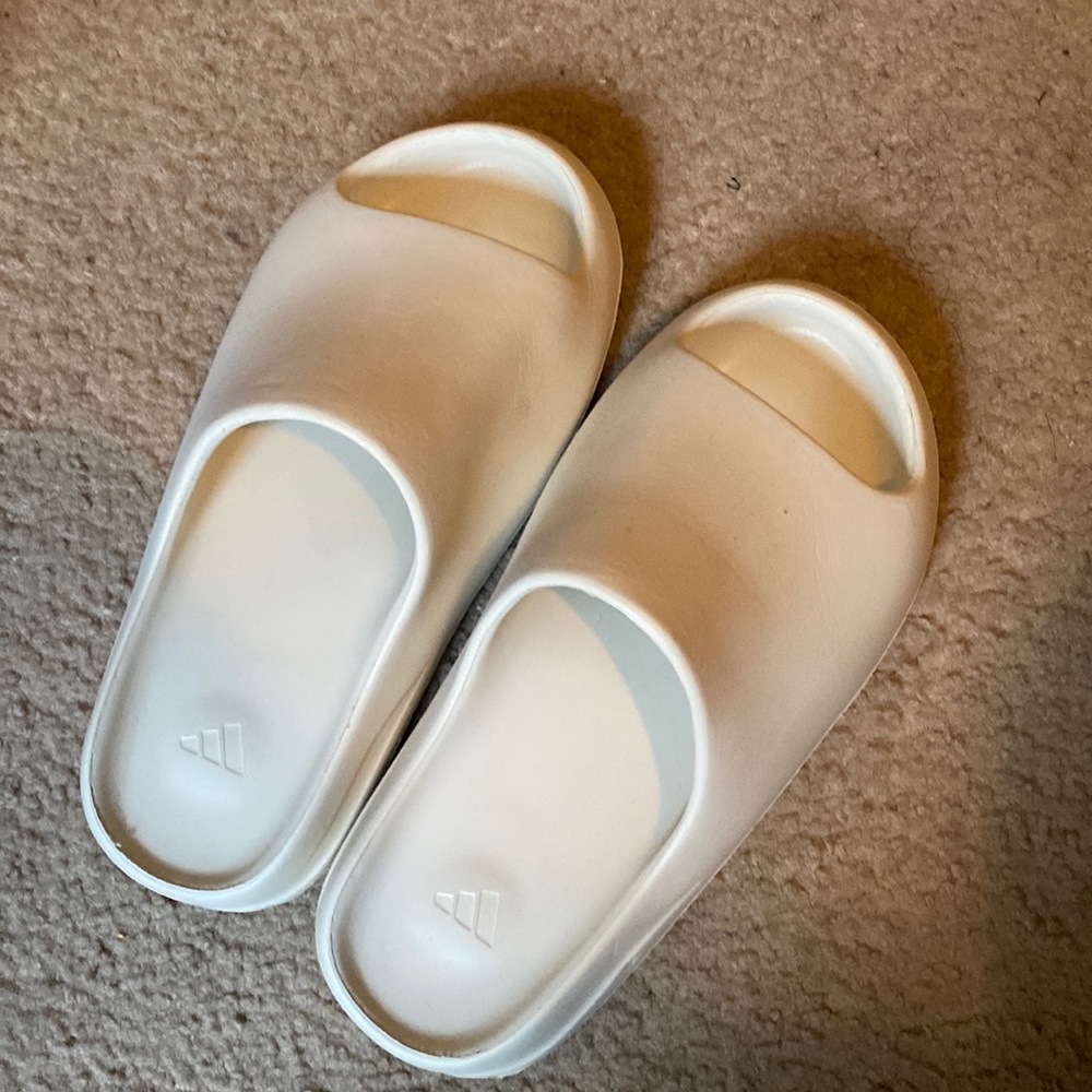 Adidas Mens Yeezy slides- beige size10